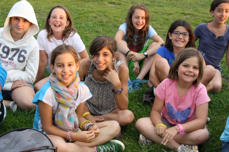 Village Camps International Summer Camp Leysin, Switzerland 2026-07-18 https://www.villagecamps.com/journals_admin/images/691-14-campfire yellows (213).jpg